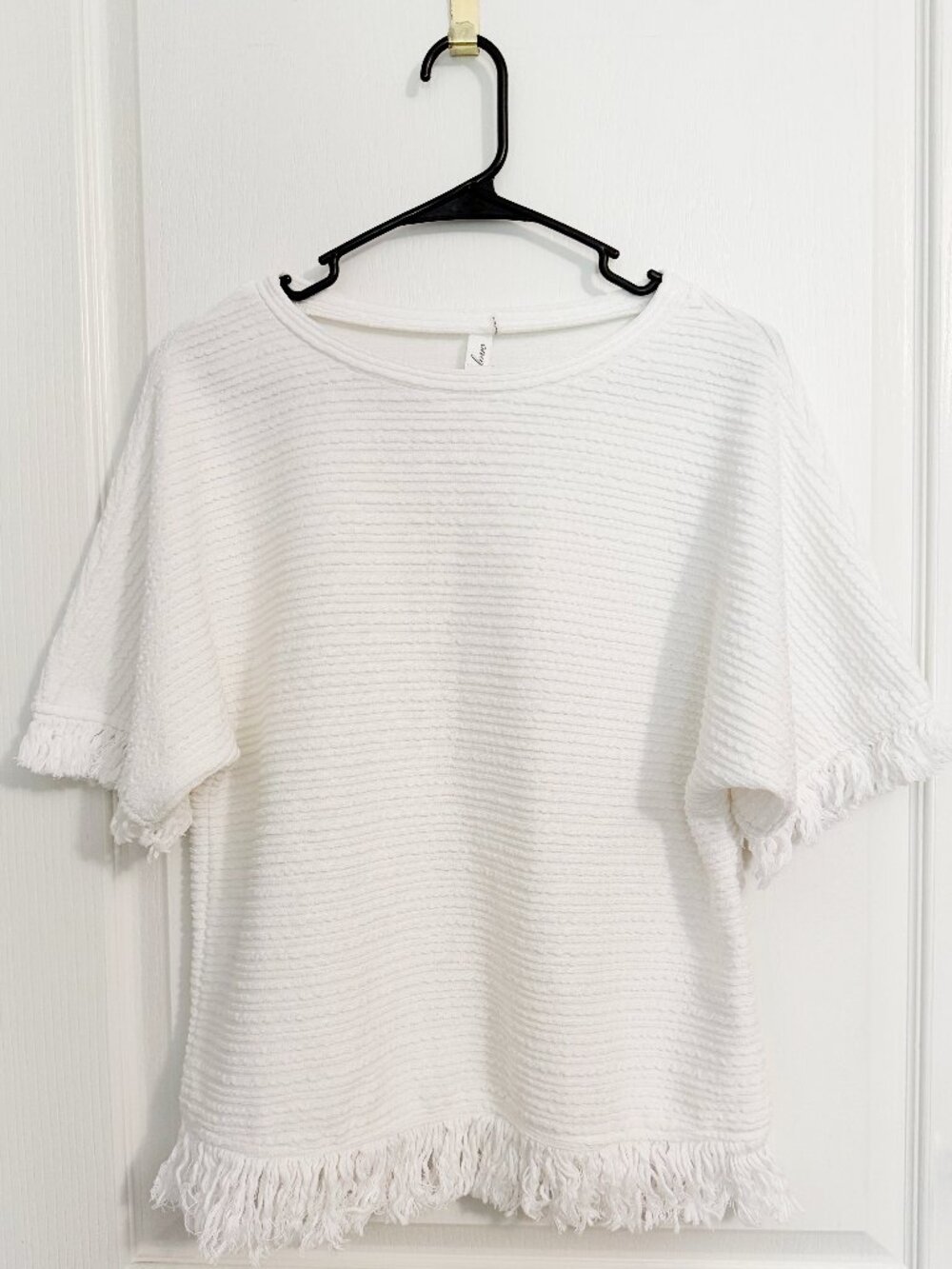 L Love White Textured Boho Fringe Short Sleeve Top Size Small Boxy Knit Blouse